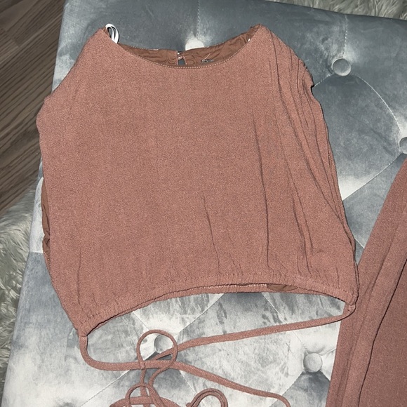 Two piece set - Picture 4 of 4